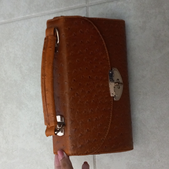 ~ Chic orangish brown purse ~ Dimensions are 11 by 8 ~ - Picture 2 of 7